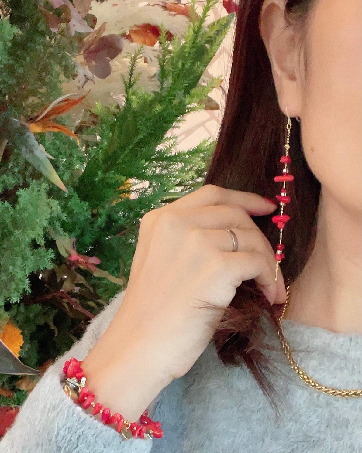 赤い珊瑚が映える！ロングチェーンピアス | 7枚目