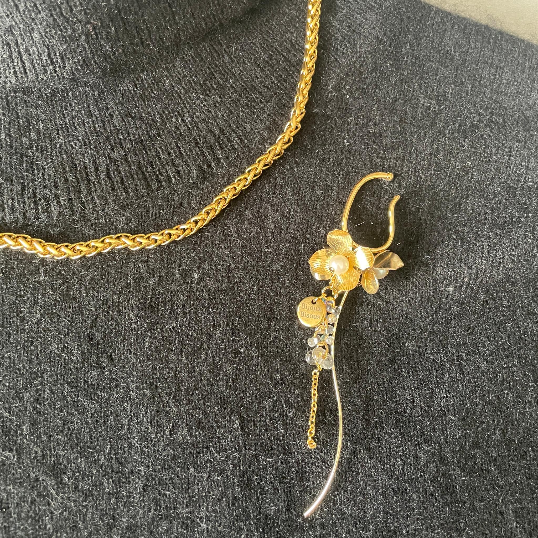 ゴールドメタルフラワーとパールが煌めく大人イヤーカフ　（ピアスイヤリングにも変更可） | 14枚目