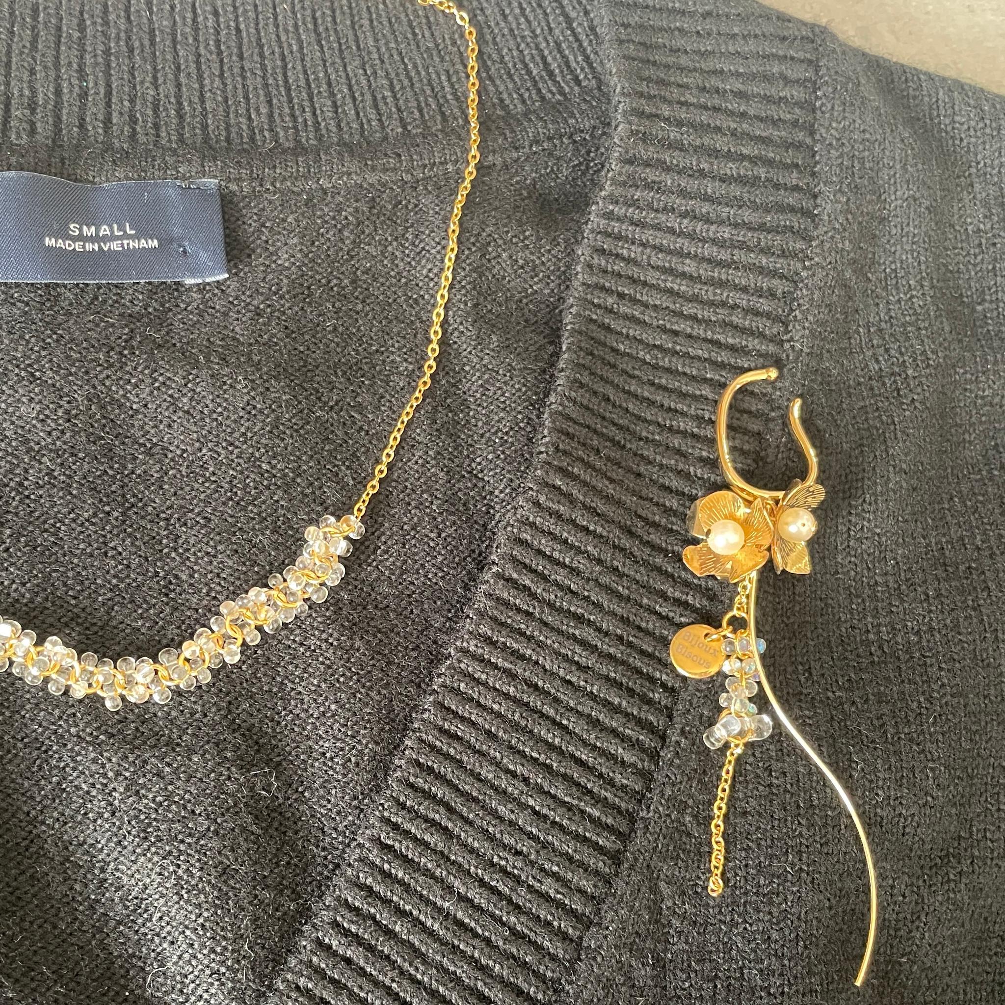 ゴールドメタルフラワーとパールが煌めく大人イヤーカフ　（ピアスイヤリングにも変更可） | 15枚目