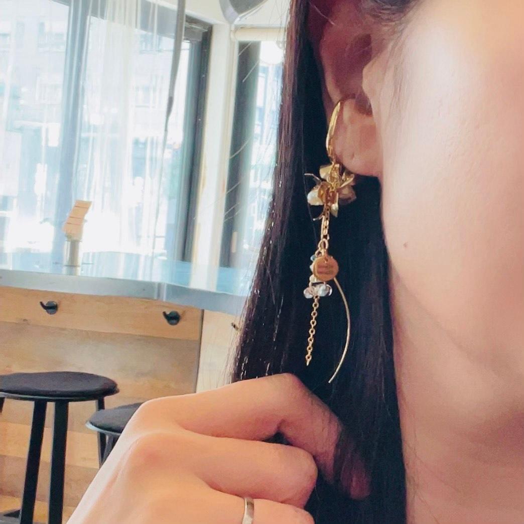 ゴールドメタルフラワーとパールが煌めく大人イヤーカフ　（ピアスイヤリングにも変更可） | 7枚目