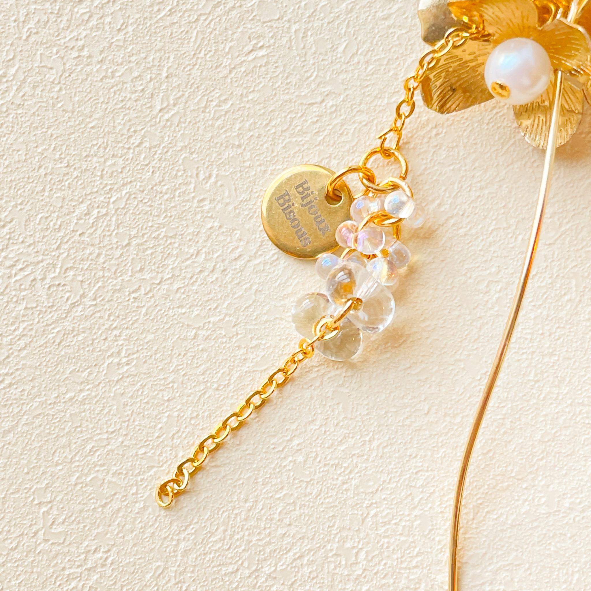 ゴールドメタルフラワーとパールが煌めく大人イヤーカフ　（ピアスイヤリングにも変更可） | 5枚目