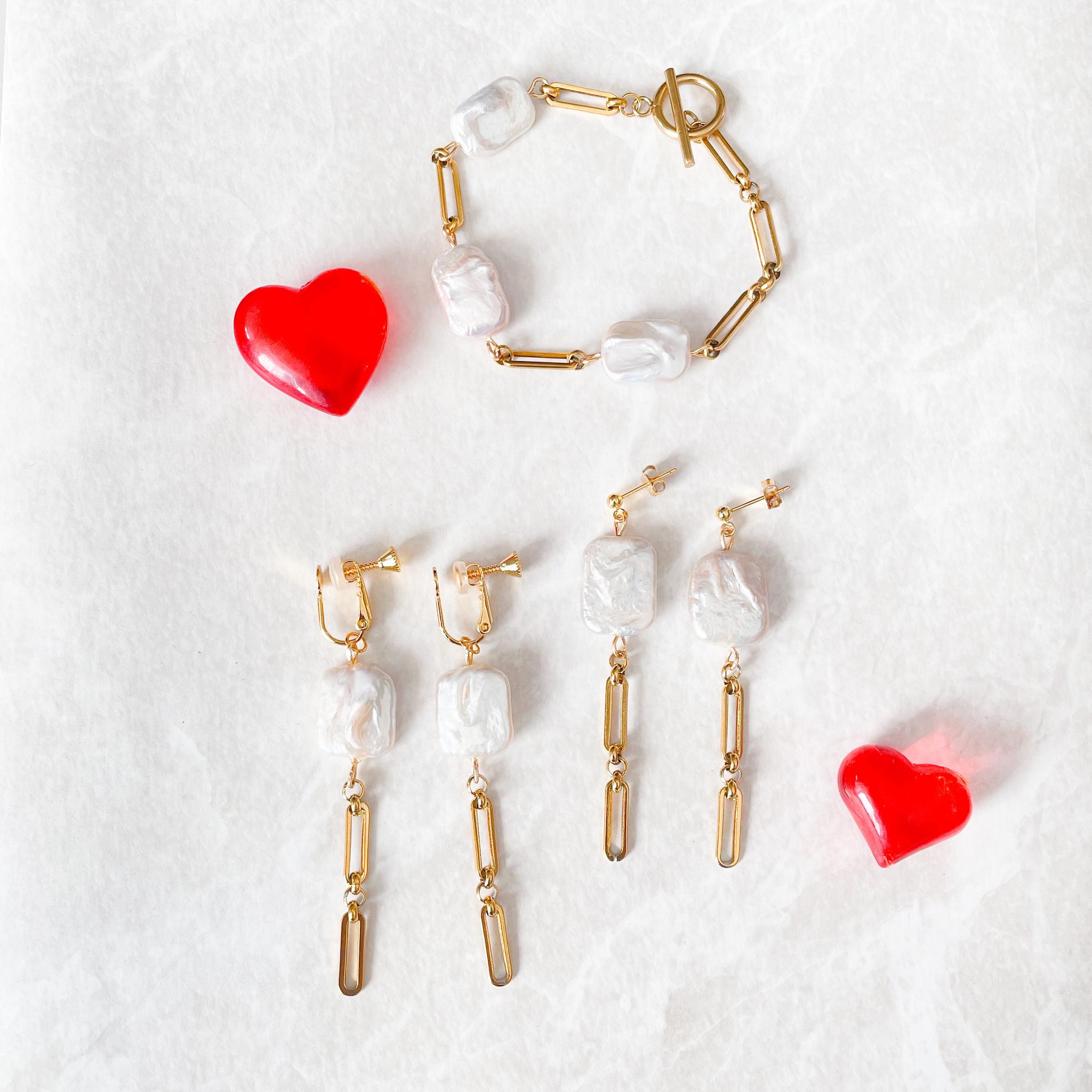 スクエアバロックパール×ゴールドステンレスチェーンの甘辛ピアス・イヤリング | 12枚目