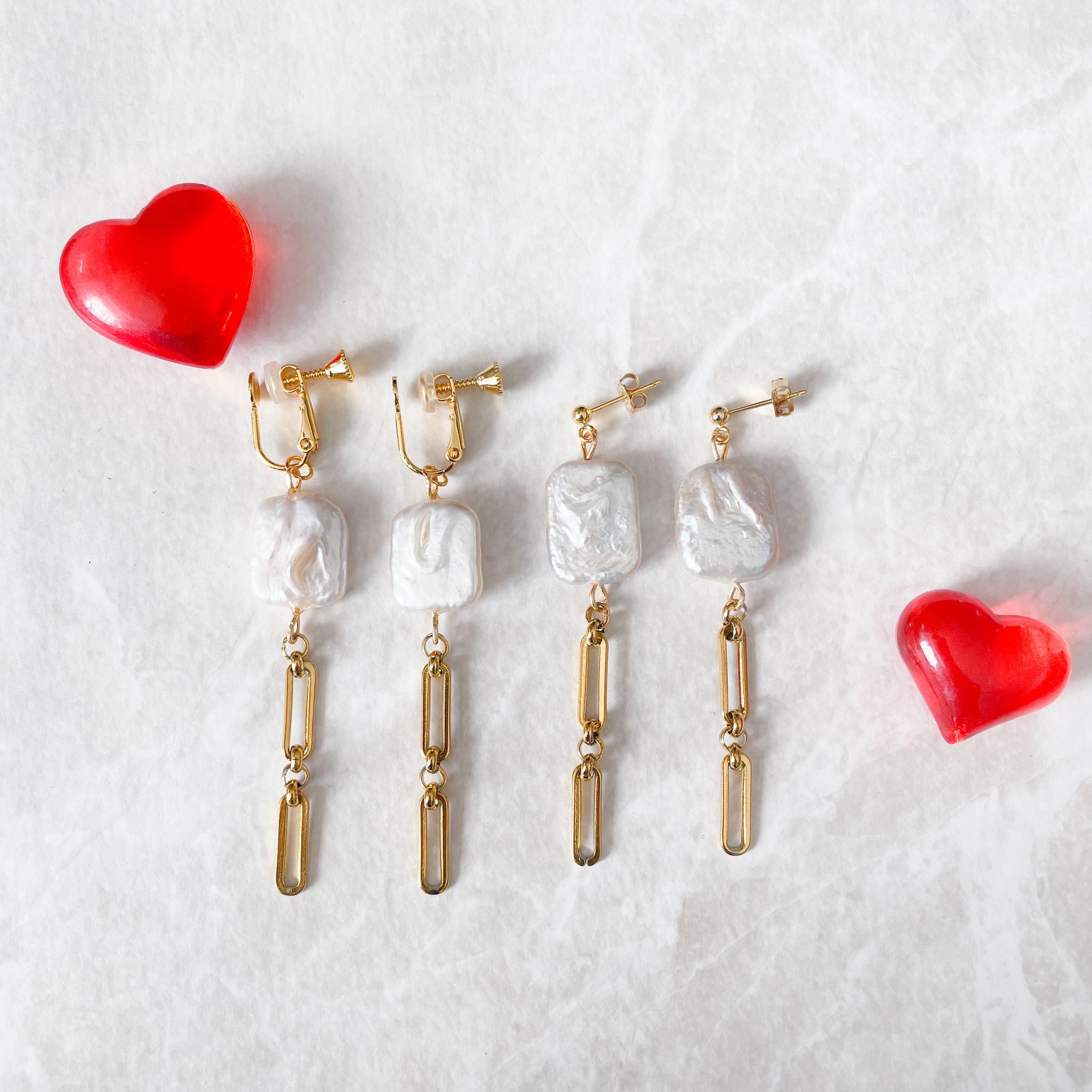 スクエアバロックパール×ゴールドステンレスチェーンの甘辛ピアス・イヤリング | 4枚目