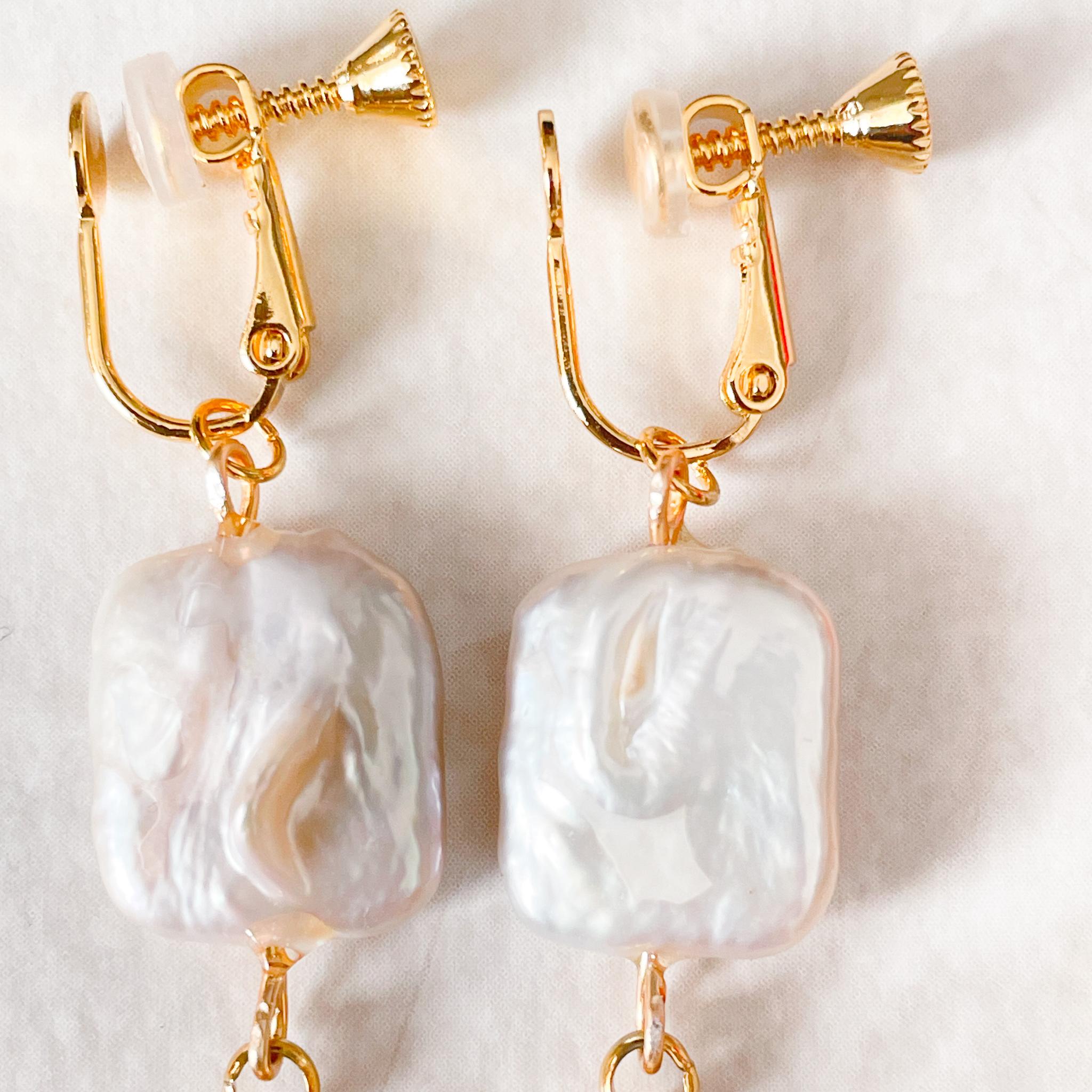 スクエアバロックパール×ゴールドステンレスチェーンの甘辛ピアス・イヤリング | 6枚目