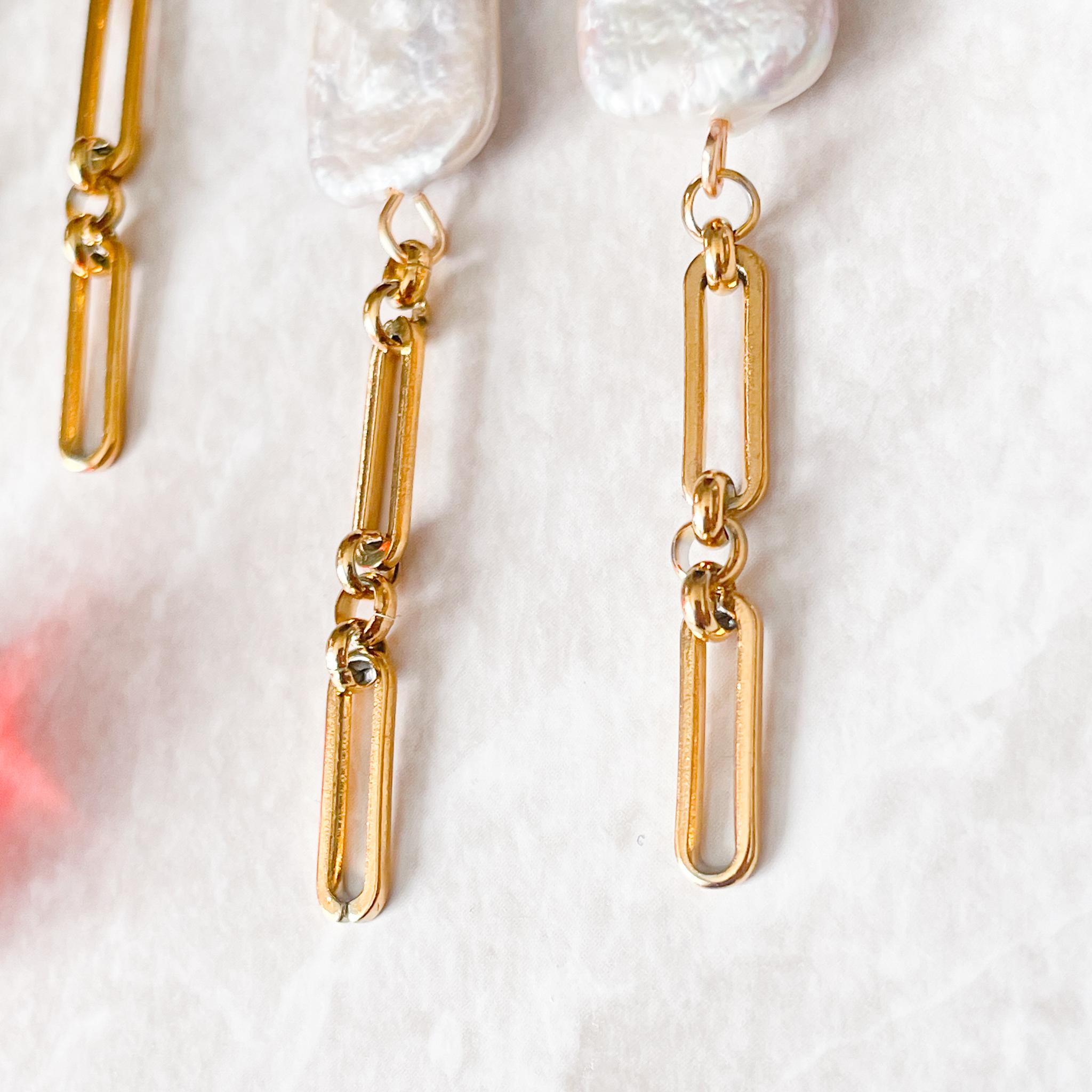 スクエアバロックパール×ゴールドステンレスチェーンの甘辛ピアス・イヤリング | 8枚目