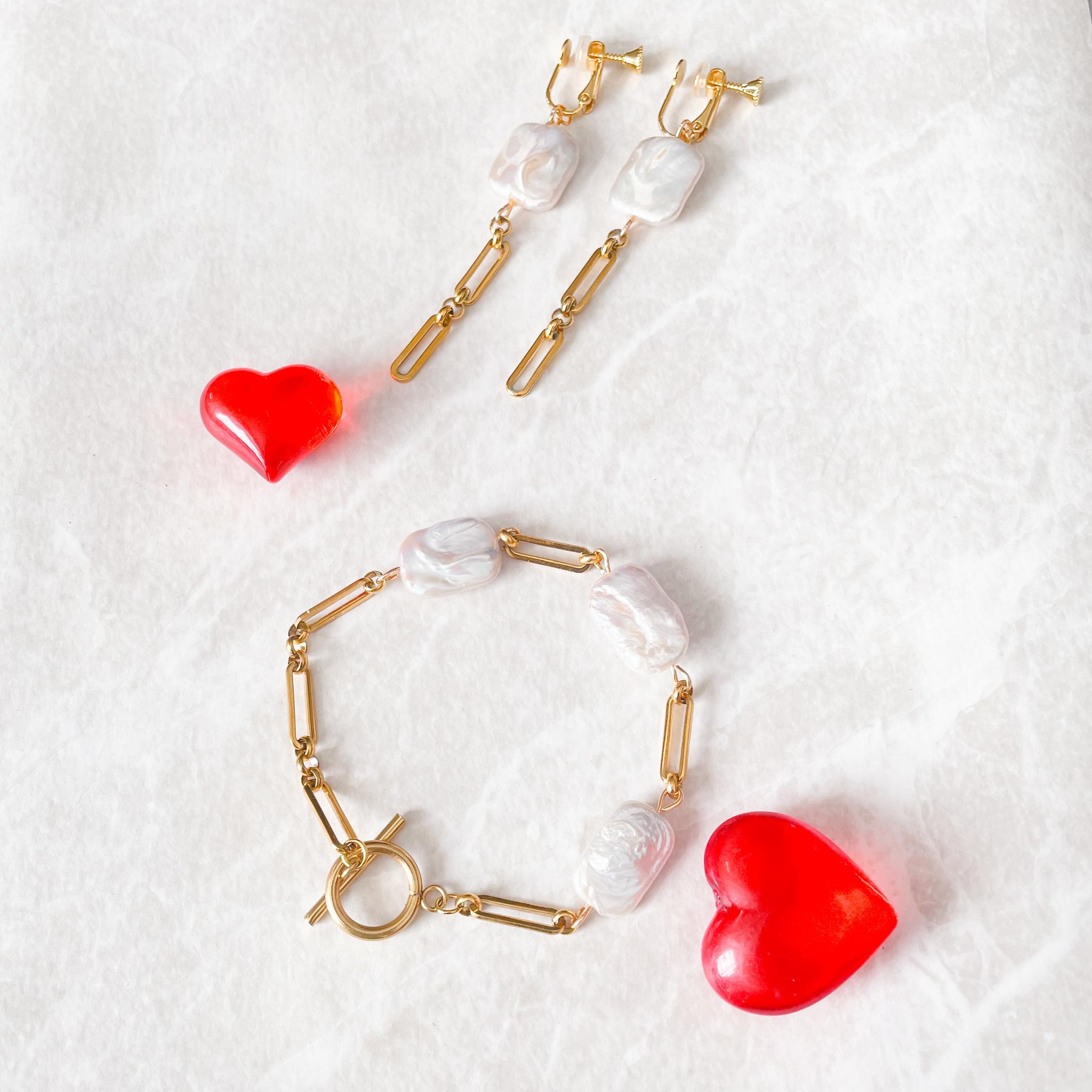 スクエアバロックパール×ゴールドステンレスチェーンの甘辛ピアス・イヤリング | 13枚目