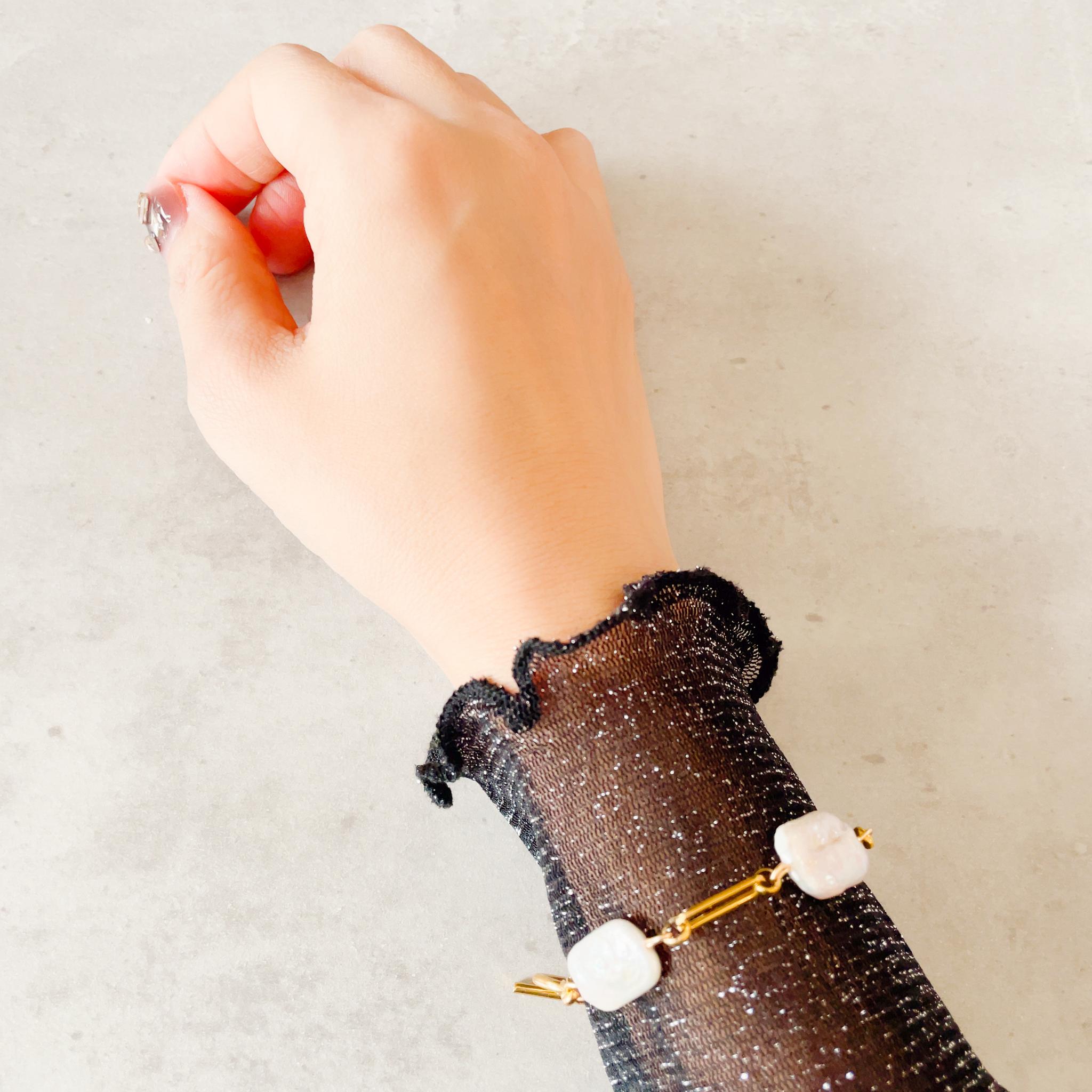 スクエアバロックパール×ゴールドステンレスチェーンの甘辛ブレスレット | 6枚目