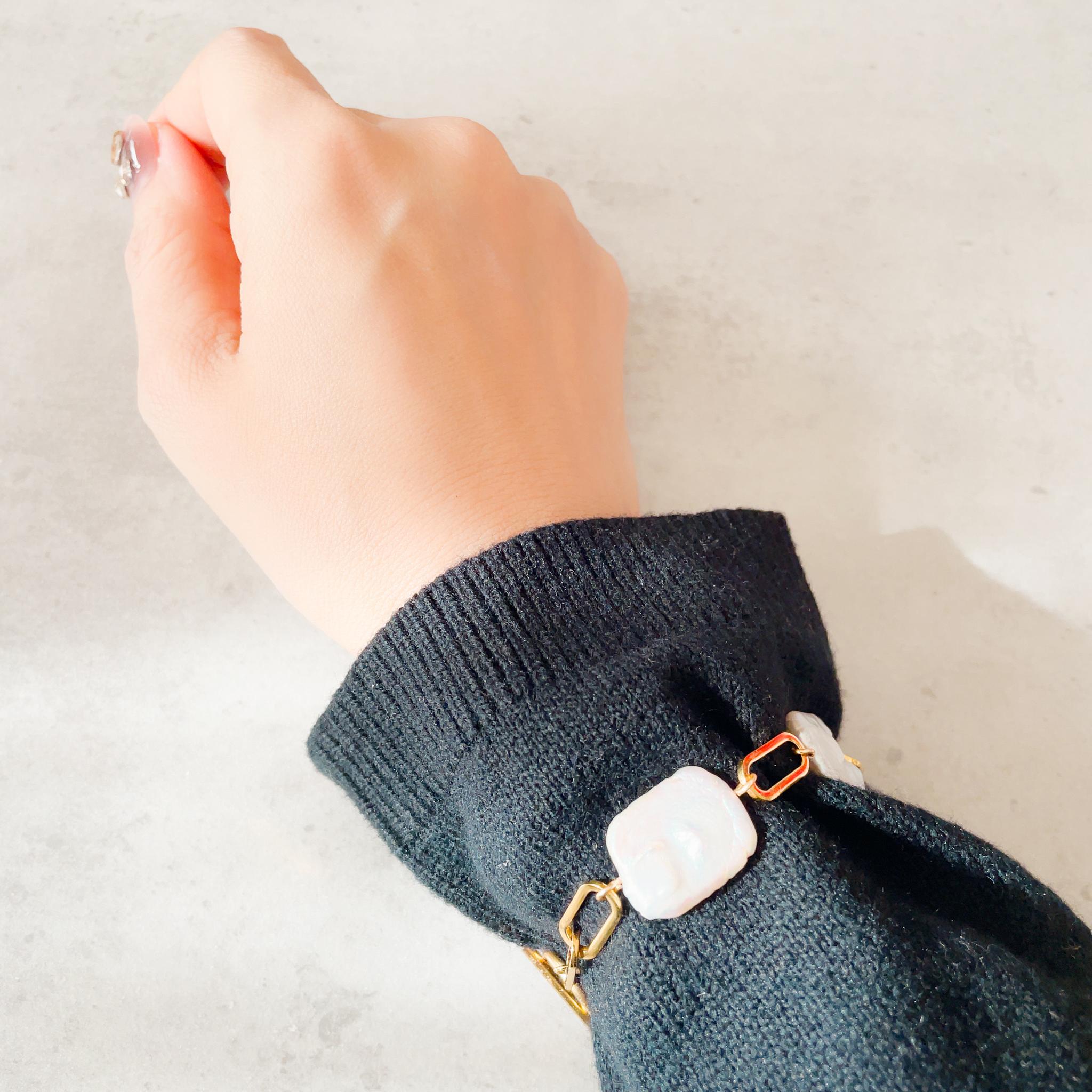 スクエアバロックパール×ゴールドステンレスチェーンの甘辛ブレスレット | 7枚目