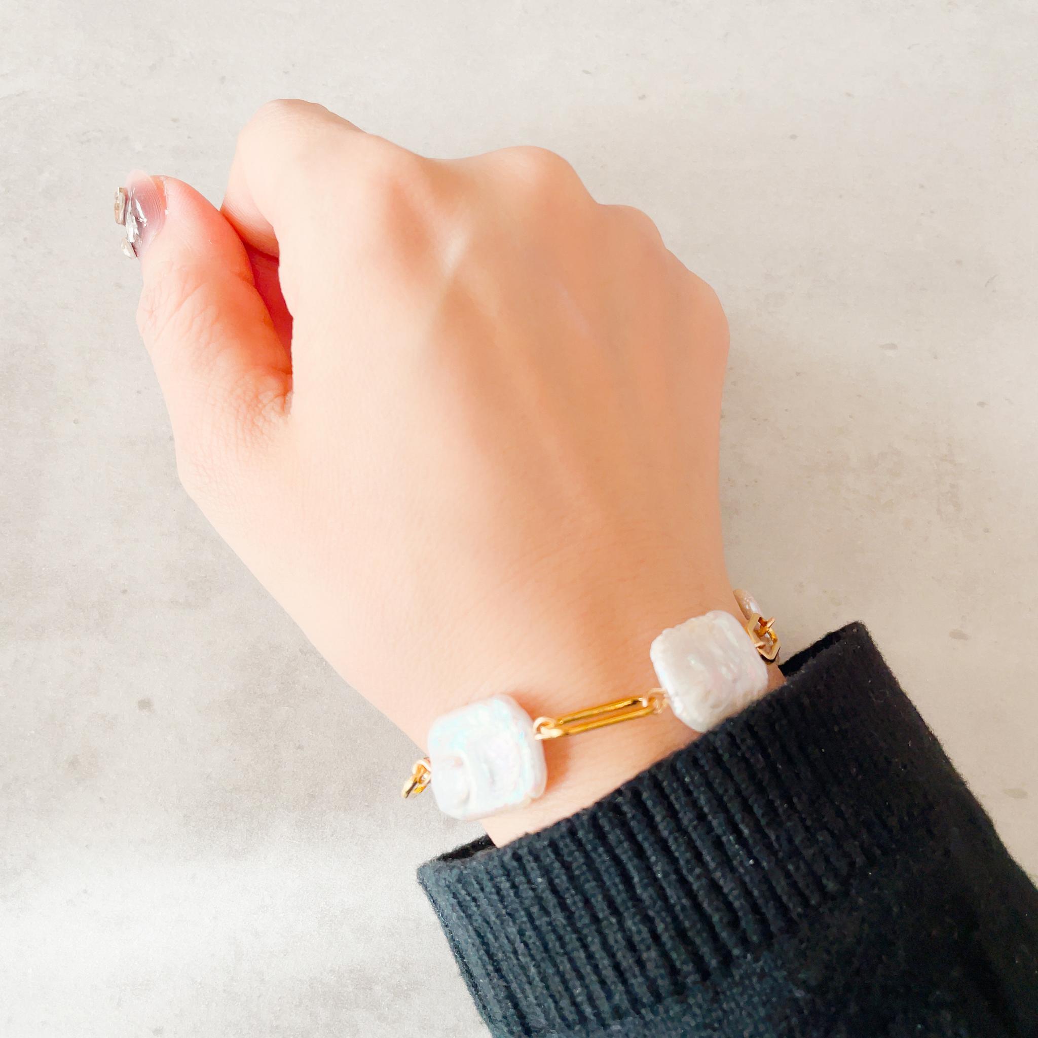 スクエアバロックパール×ゴールドステンレスチェーンの甘辛ブレスレット | 4枚目