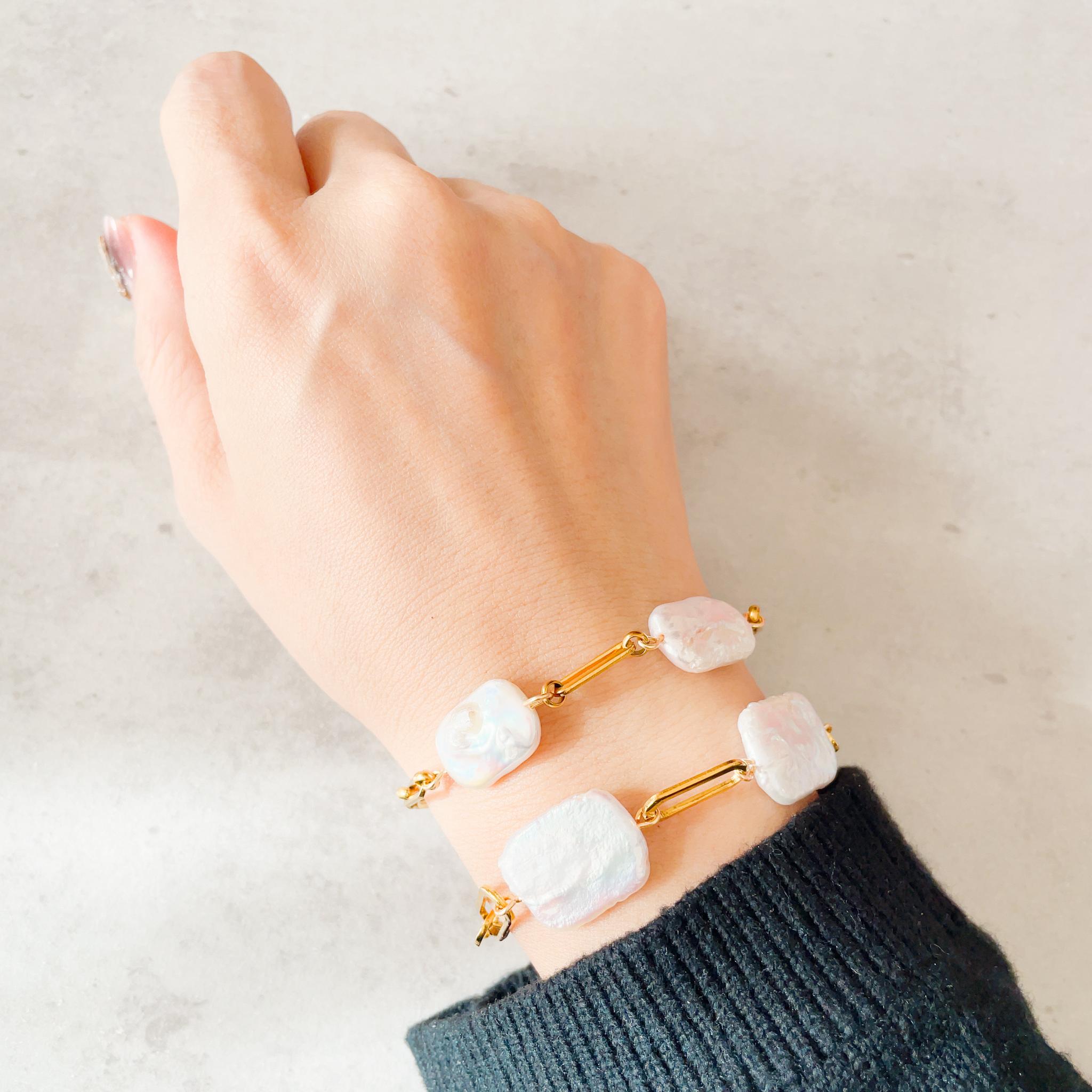 スクエアバロックパール×ゴールドステンレスチェーンの甘辛ブレスレット | 13枚目