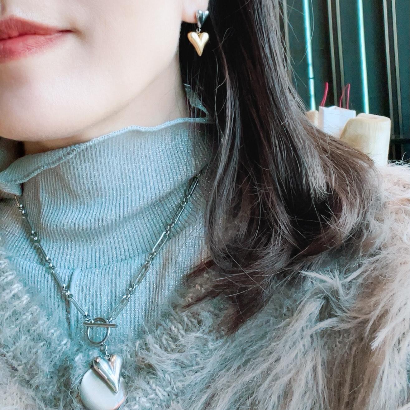 ゴールド×シルバーミックスカラーのクールなメタルダブルハートピアス | 11枚目