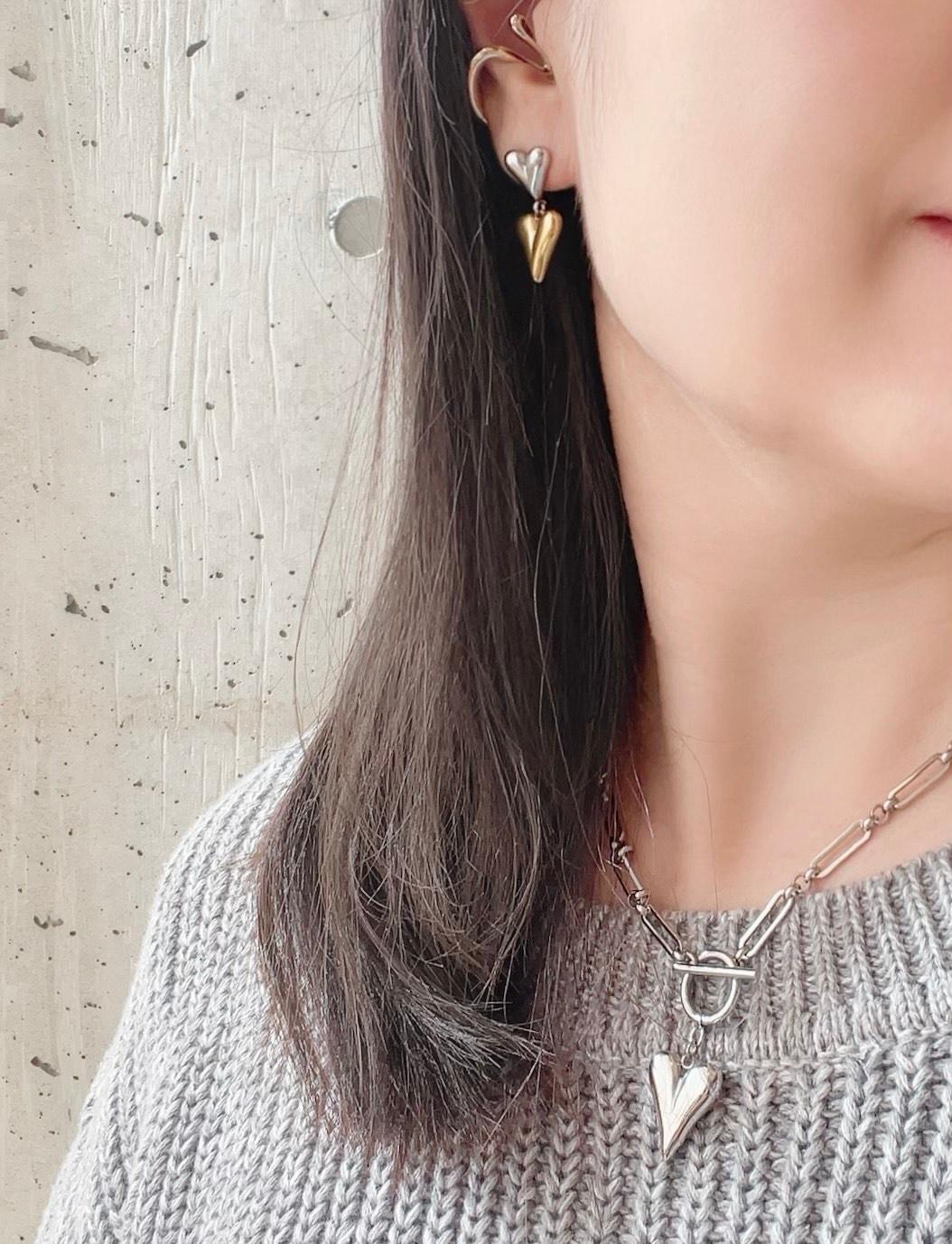 ゴールド×シルバーミックスカラーのクールなメタルダブルハートピアス | 15枚目