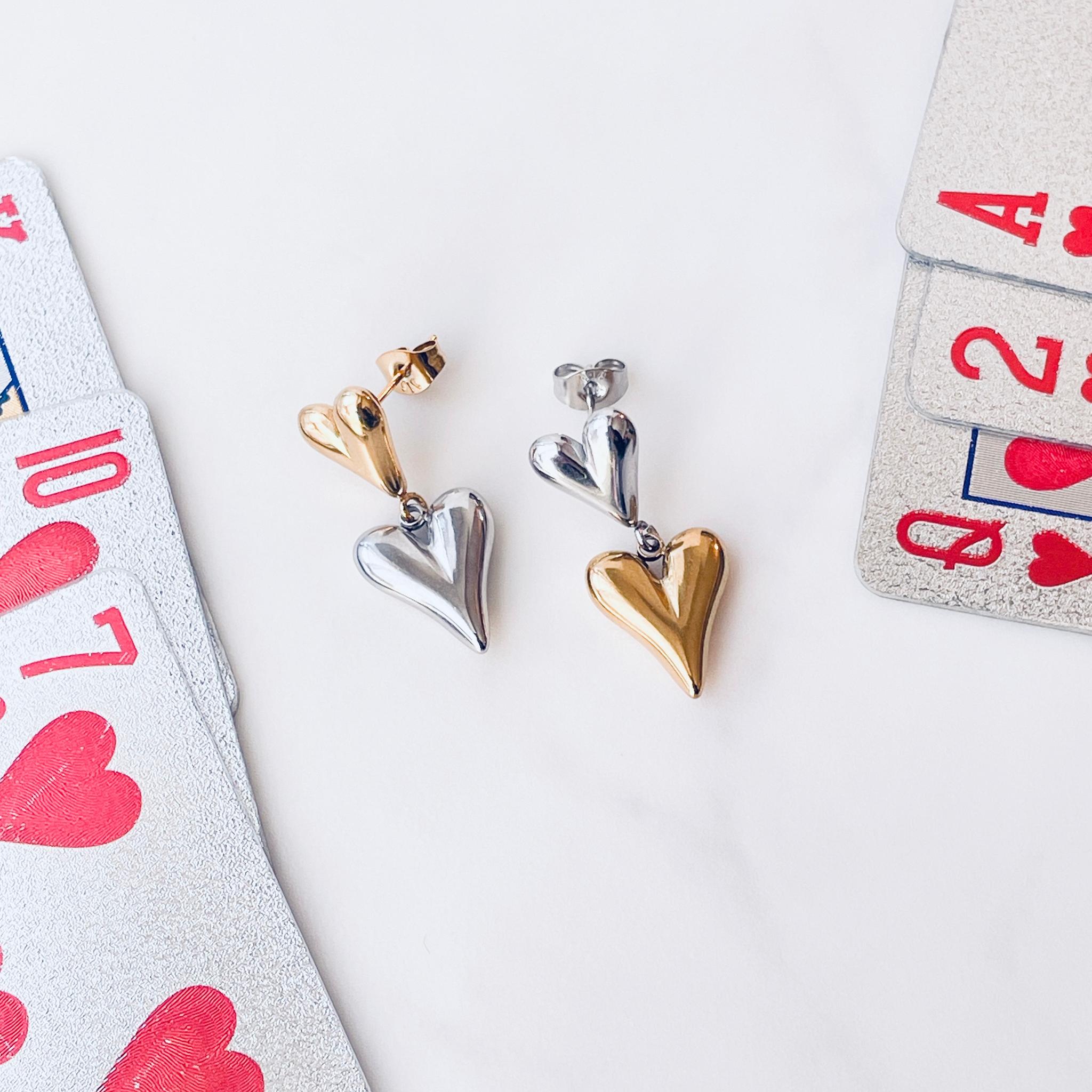 ゴールド×シルバーミックスカラーのクールなメタルダブルハートピアス | 12枚目