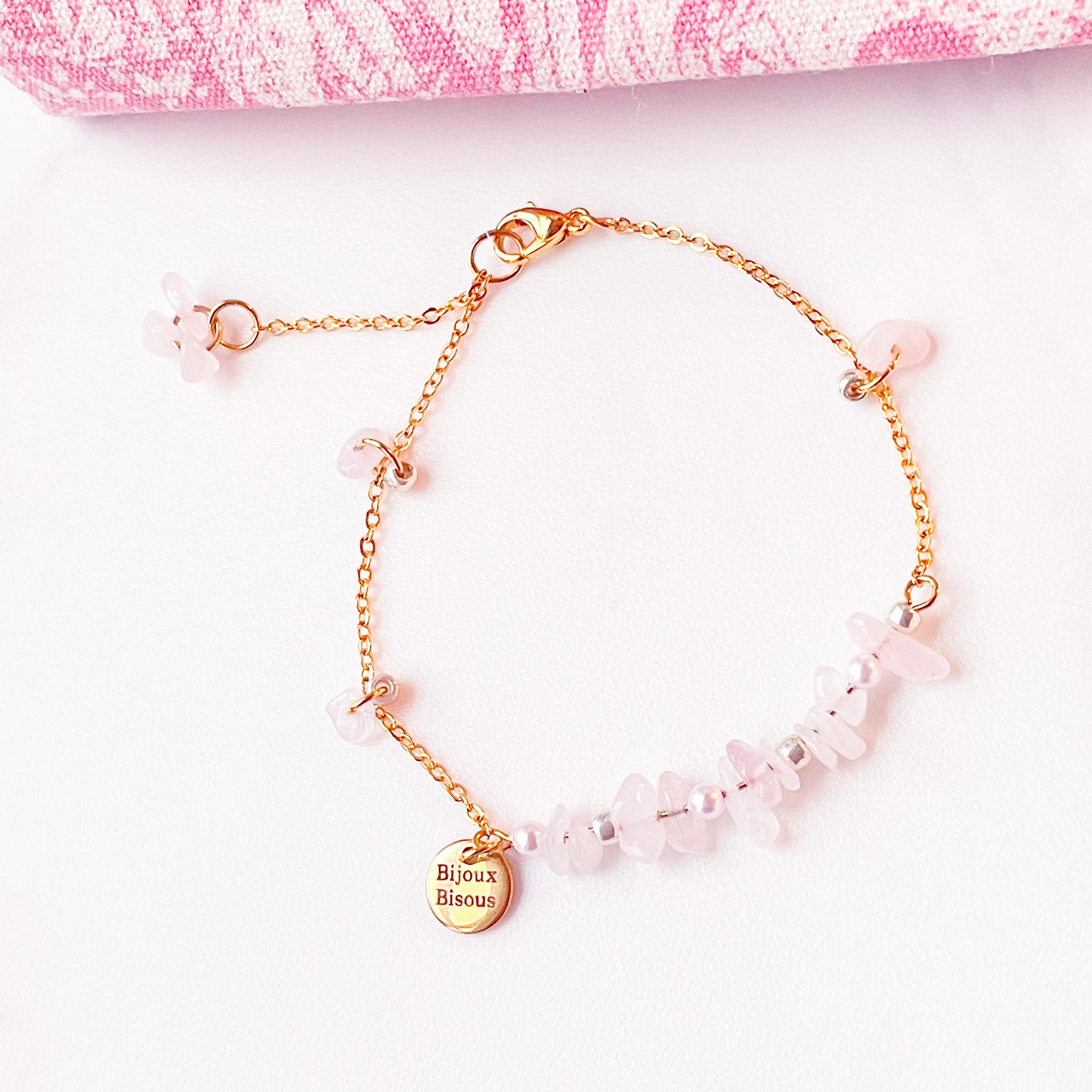 淡いピンクがかわいいローズクォーツの上品なゴールドチェーンブレスレット1枚目の画像