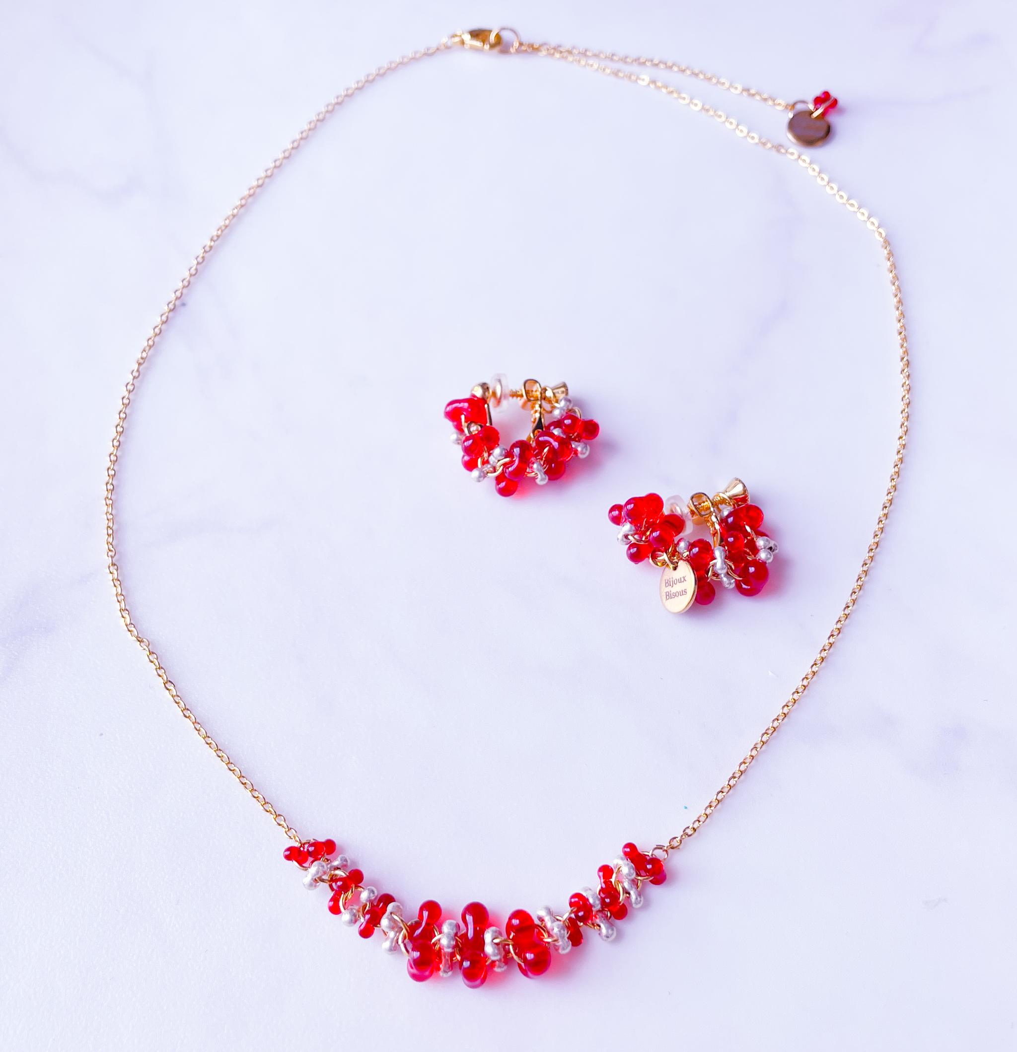 赤いチェコビーズのエレガントネックレス | 3枚目