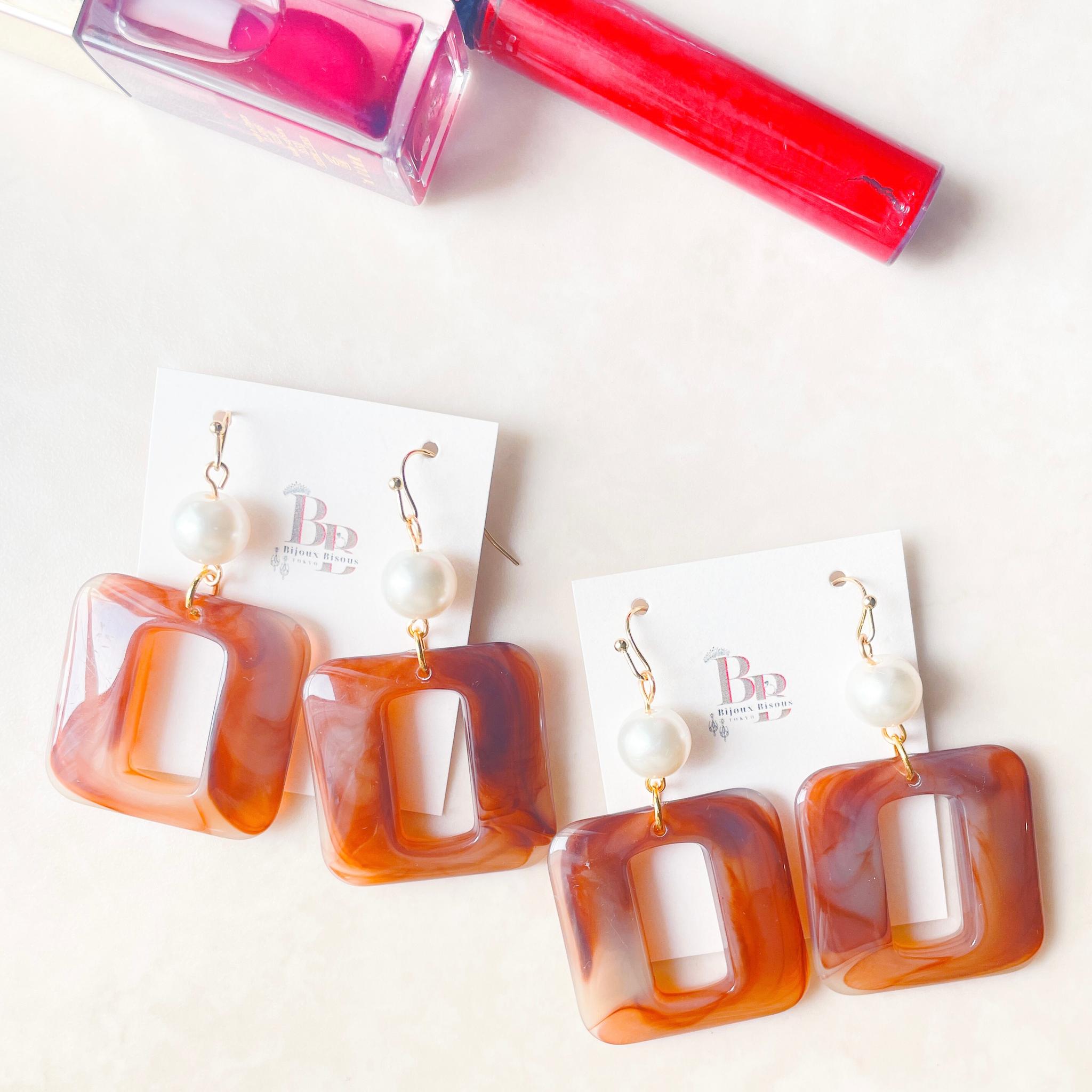 存在感抜群！ヴィンテージムードのスクエアアクセントピアス／ノンホールピアス