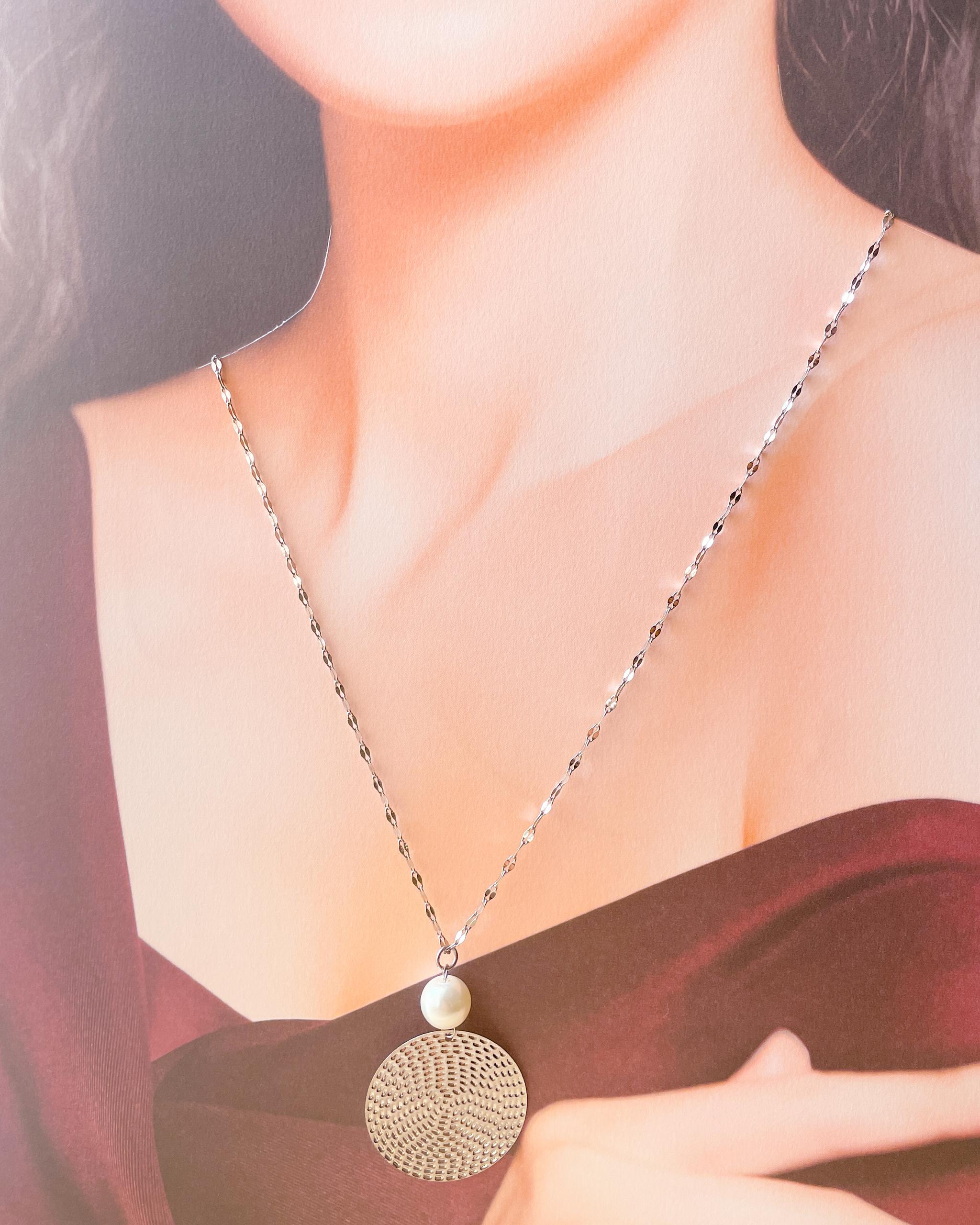 シルバーメタルパーツが煌めく　サージカルステンレスチェーンのロングネックレス(60cm) | 3枚目