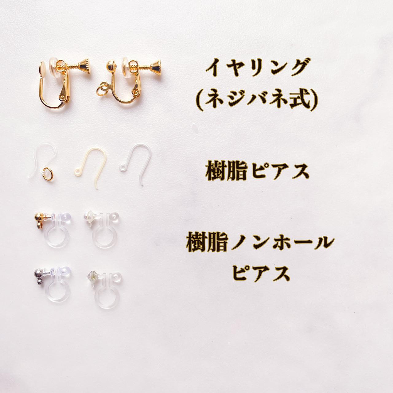 パールホワイトの可憐な小花が揺れる～フェミニンなドロップピアス／ノンホールピアス | 15枚目