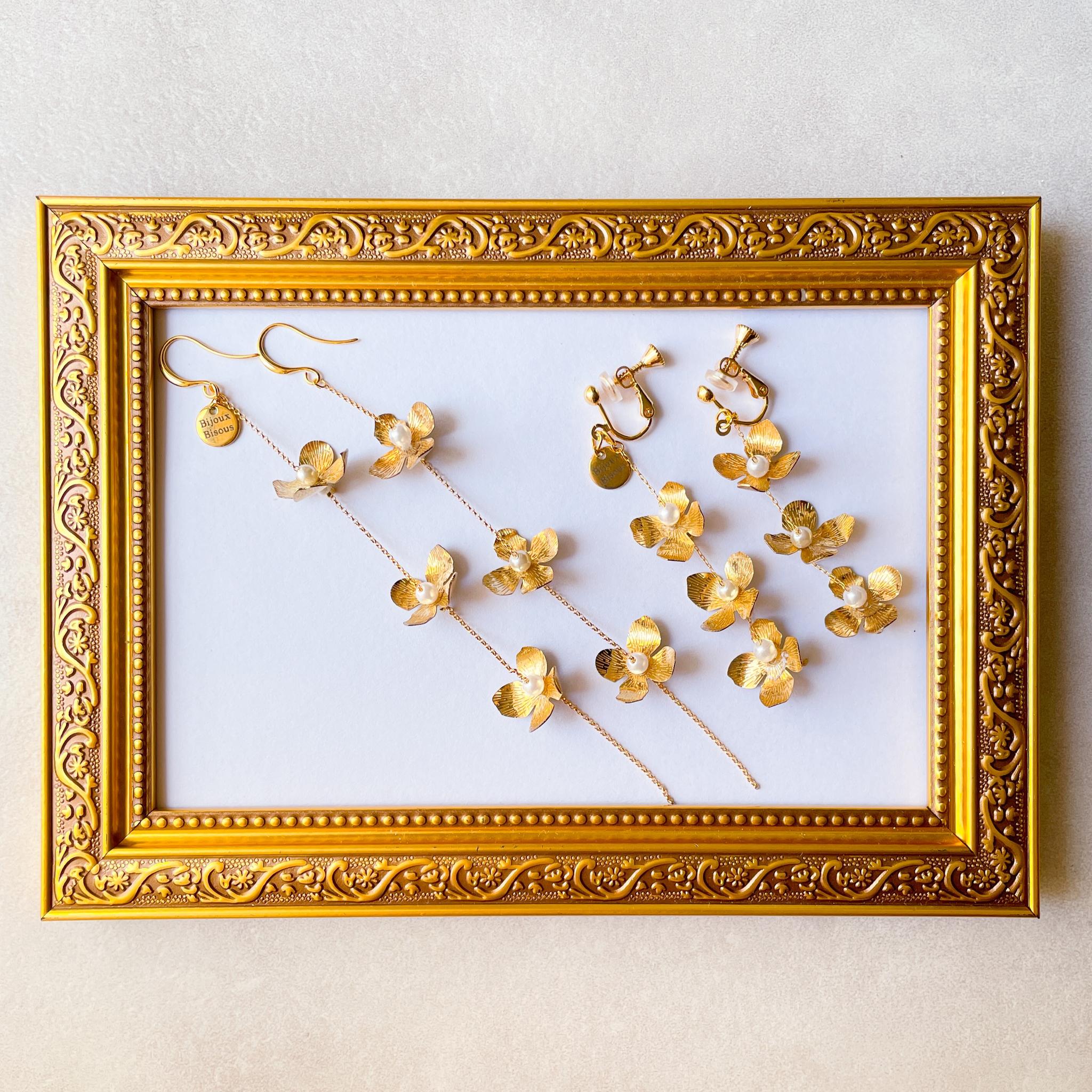 小顔効果を演出◆ゴールドメタルフラワーが揺れるロングチェーンピアス・イヤリング　長さ2種類　お呼ばれ　オケージョン