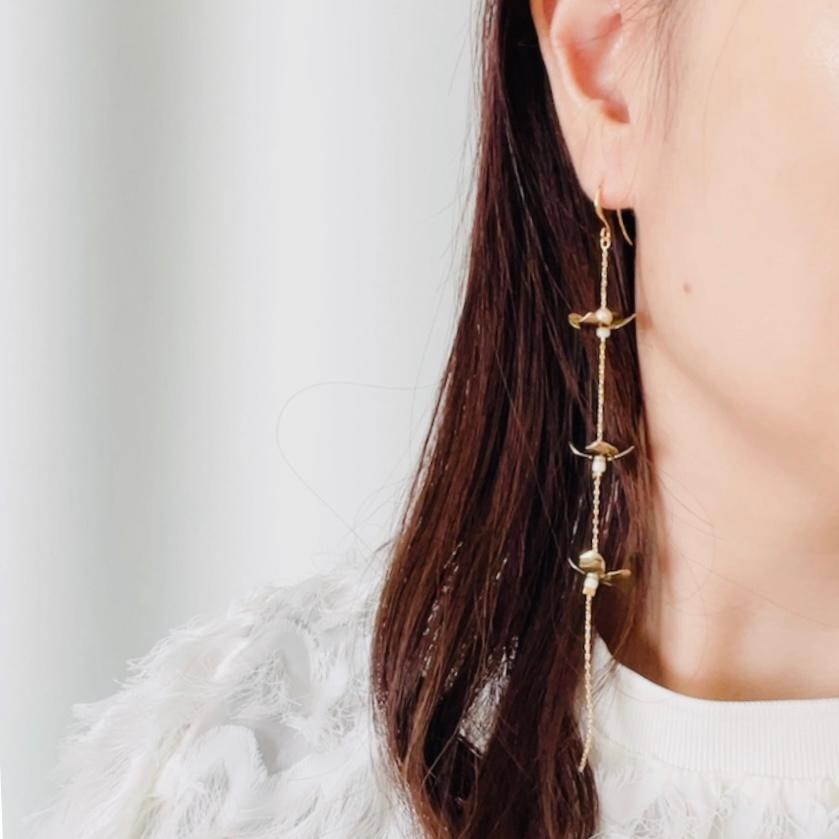 小顔効果を演出◆ゴールドメタルフラワーが揺れるロングチェーンピアス・イヤリング　長さ2種類　お呼ばれ　オケージョン | 10枚目