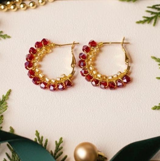 品よく華やぐ、大人のガーネットフープピアス | 6枚目